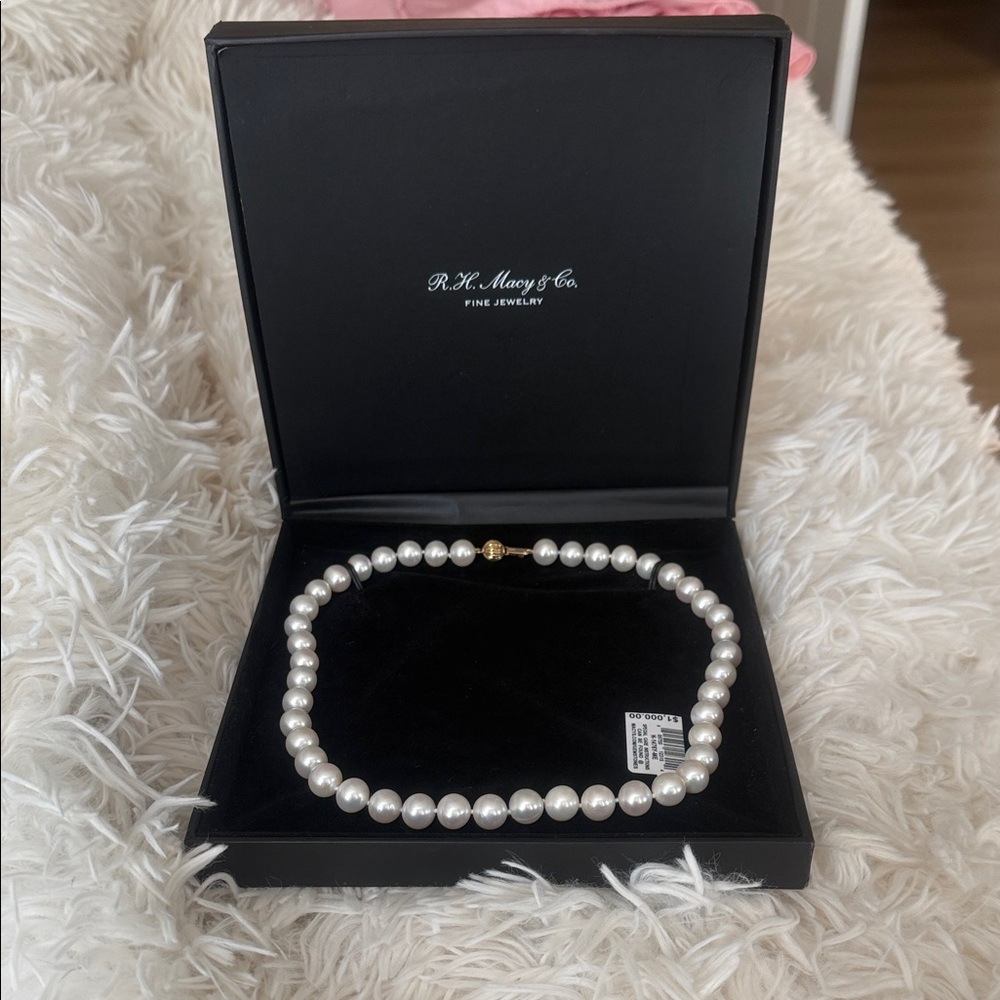 Classic White Pearl Necklace